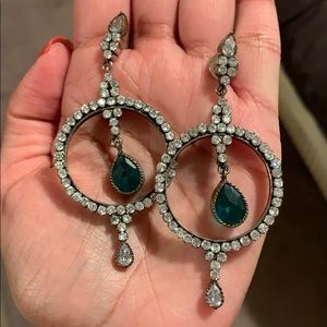 Dangling silver and green earrings - hoop type